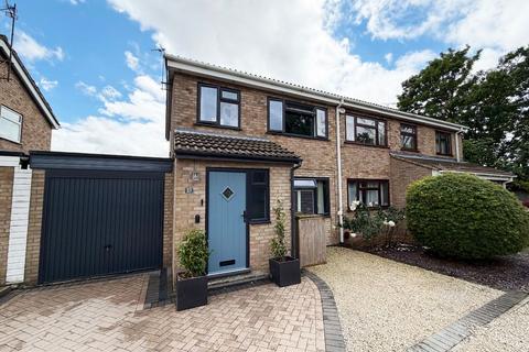 3 bed property, in Francis Dickins Close, £300,000