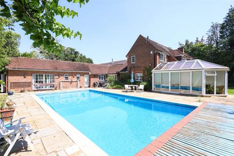 4 bed property, in Ashley Rise, £1,750,000