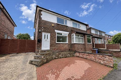 2 bed property, in The Broadway, £250,000