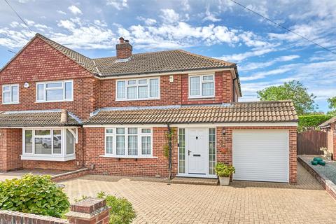 3 bed property, in Prestwick Drive, £575,000