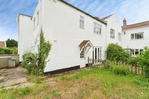 2 bed property, in Tatterford, £120,000