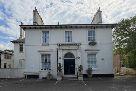 1 bed property, in Flat M, £120,000