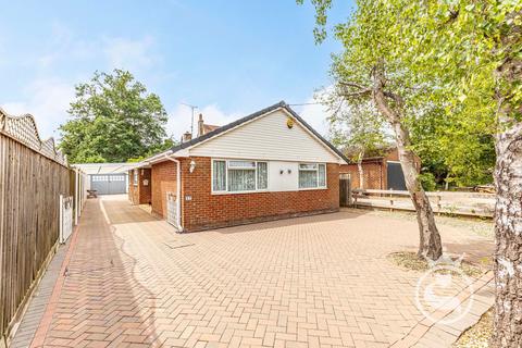 3 bed property, in Sandy Lane, £450,000