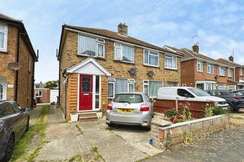 3 bed property, in Crown Road, £275,000