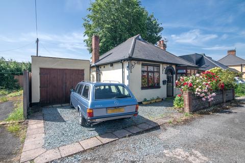 2 bed property, in Field Road, £240,000