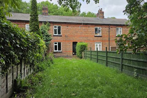 2 bed property, in Railway Cottages, £160,000