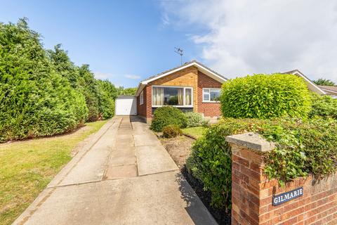 2 bed property, in North Road, £270,000