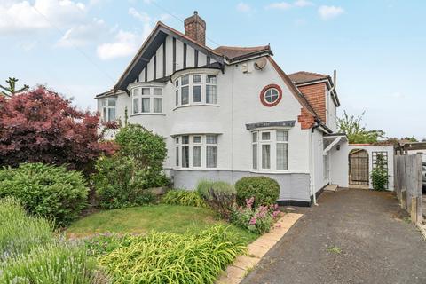 4 bed property, in Woodhurst Avenue, £775,000