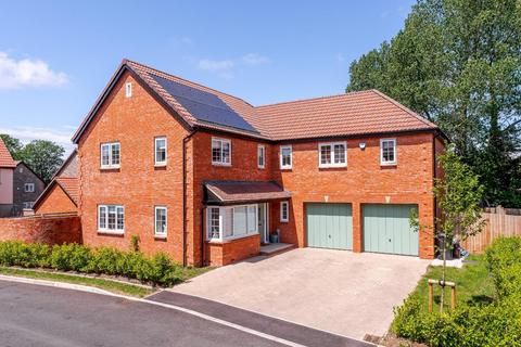 5 bed property, in Beautifully finished, £800,000