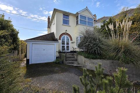 3 bed property, in Lakenham Hill, £425,000