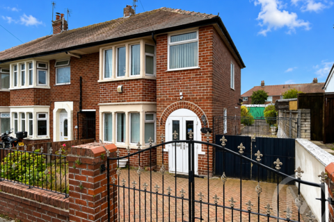 3 bed property, in Jersey Avenue, £140,000