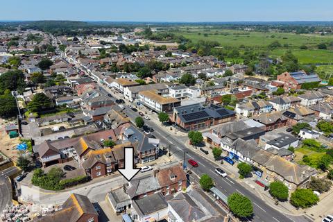 1 bed property, in Bargates, £200,000