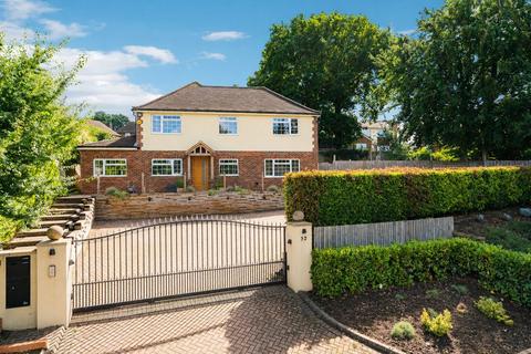 5 bed property, in Amersham Road, £935,000