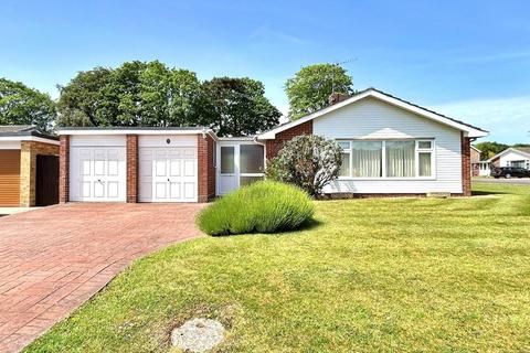 3 bed property, in Pinewood Road, £495,000