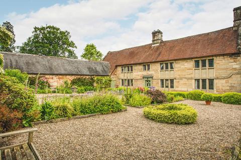 7 bed property, in Hall Lane, £1,000,000