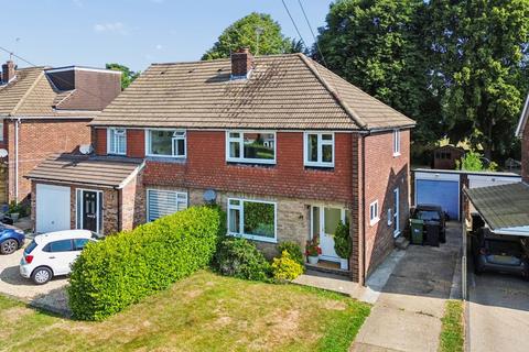 3 bed property, in Westwood Drive, £825,000