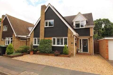 4 bed property, in Judith Gardens, £500,000