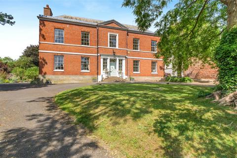 8 bed property, in Main Street, £995,000