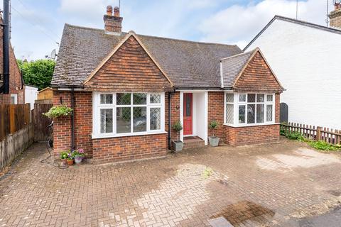 3 bed property, in Bailey Road, £675,000