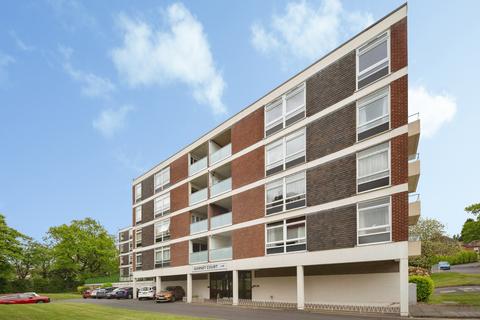 2 bed property, in Chelmscote Road, £180,000