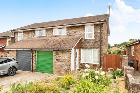 3 bed property, in Downsview Drive, £400,000