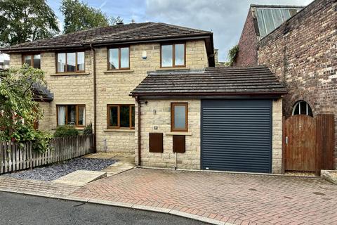 3 bed property, in Morley Fold, £250,000