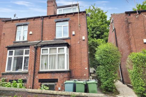 3 bed property, in Village Place, £265,000