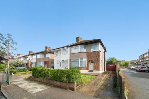 3 bed property, in The Heights, £500,000