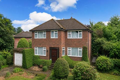 3 bed property, in Abbots Road, £675,000