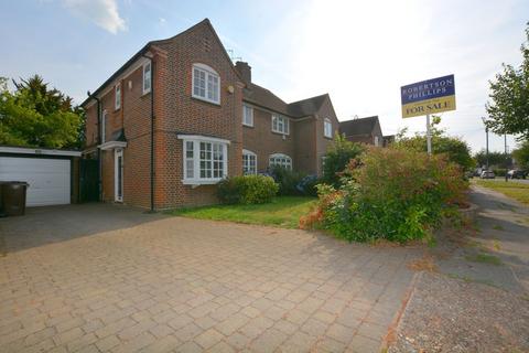 3 bed property, in Grimsdyke Road, £799,950
