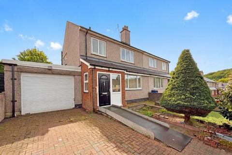 3 bed property, in Ffordd Dolafon, £160,000