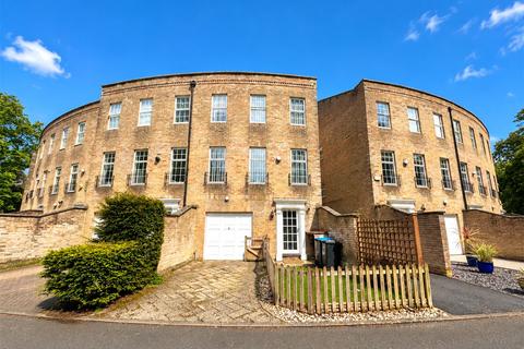 4 bed property, in Lindsay Road, £475,000