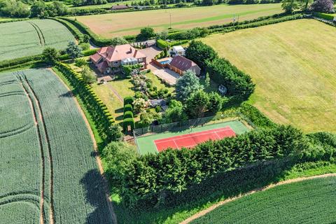 7 bed property, in Dancing Hill, £1,500,000