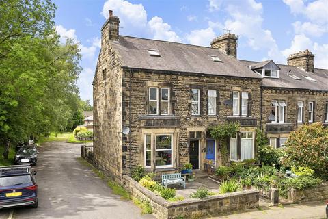 4 bed property, in Queens Terrace, £485,000