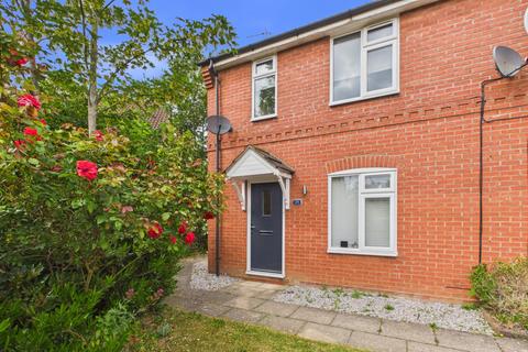 2 bed property, in Daniels Gate, £170,000