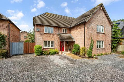 2 bed property, in Picket Piece, £369,950