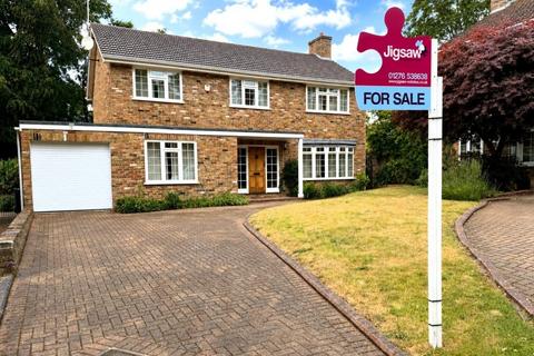 5 bed property, in Birchfields, £800,000
