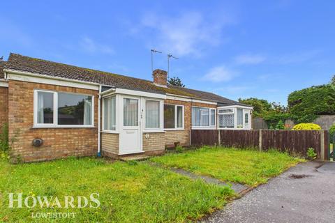 2 bed property, in Lloyds Avenue, £170,000