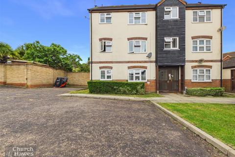 1 bed property, in Thornborough Avenue, £147,000