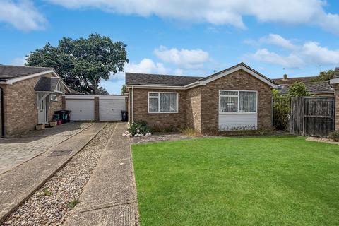 3 bed property, in Pine Close, £280,000