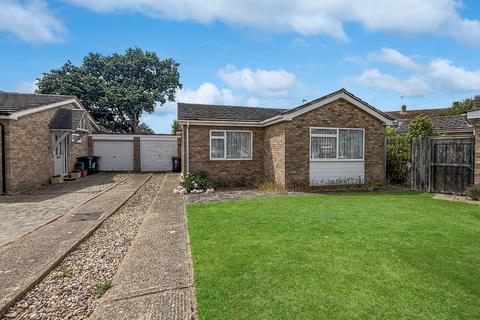 3 bed property, in Pine Close, £300,000