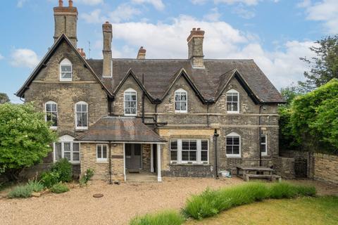 2 bed property, in Kelsey Lane, £500,000