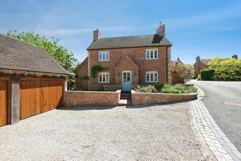 3 bed property, in Pear Tree Mews, £695,000