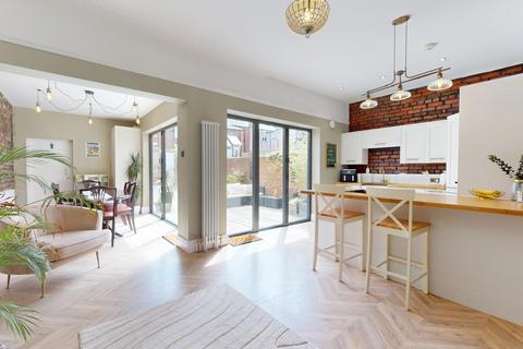 3 bed property, in Mowbray Road, £340,000