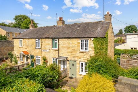1 bed property, in The Square, £200,000