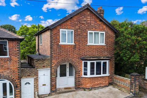 3 bed property, in Dale Grove, £250,000