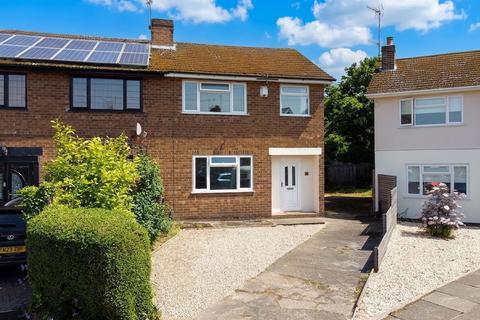 3 bed property, in Rufford Road, £270,000