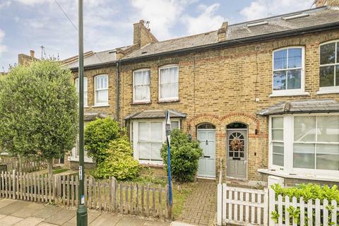 2 bed property, in Bushy Park Road, £800,000