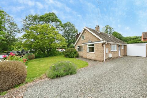 4 bed property, in Askew Grove, £420,000