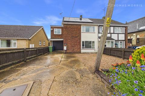 5 bed property, in Oilmills Road, £325,000